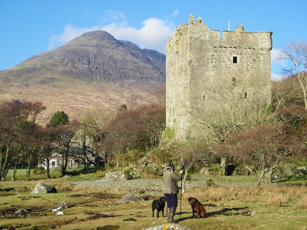 Moy Castle,Clan MacLaine,Loch Buie