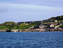 Erraid Pier and former lighthouse keepers cottages